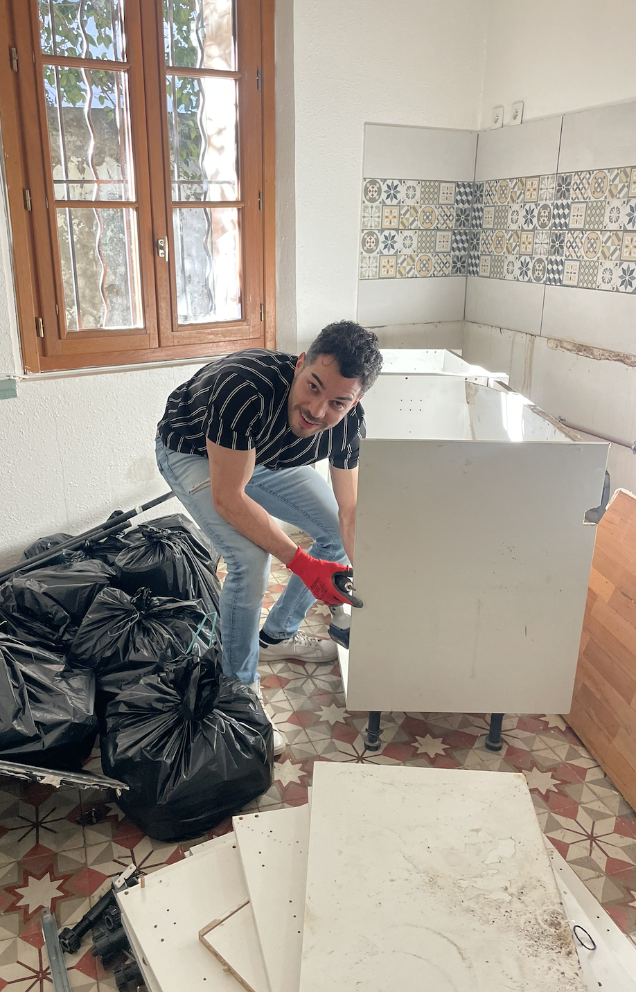 Vincent sur un chantier de cuisine